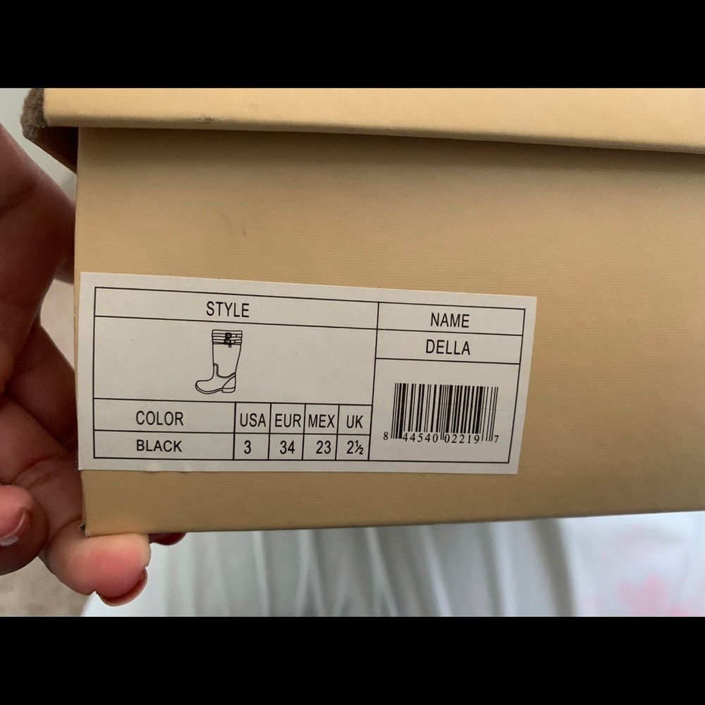 Michel Kors Boots - Picture 3 of 4